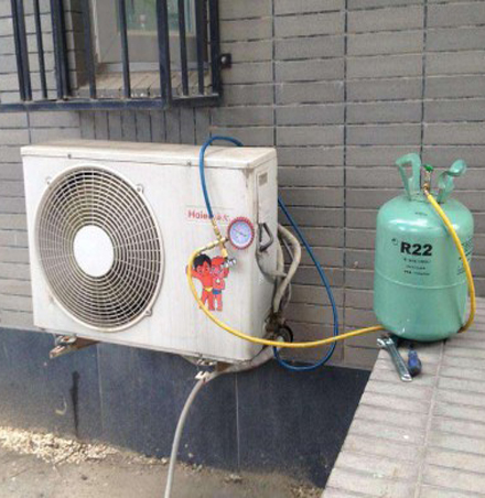 曲松空调加氟
